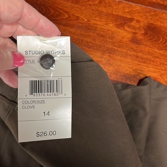 Studio Works Womens Shorts 14 Chocolate Zip/Button Close Pockets Cotton/Poly NWT - Picture 13 of 14